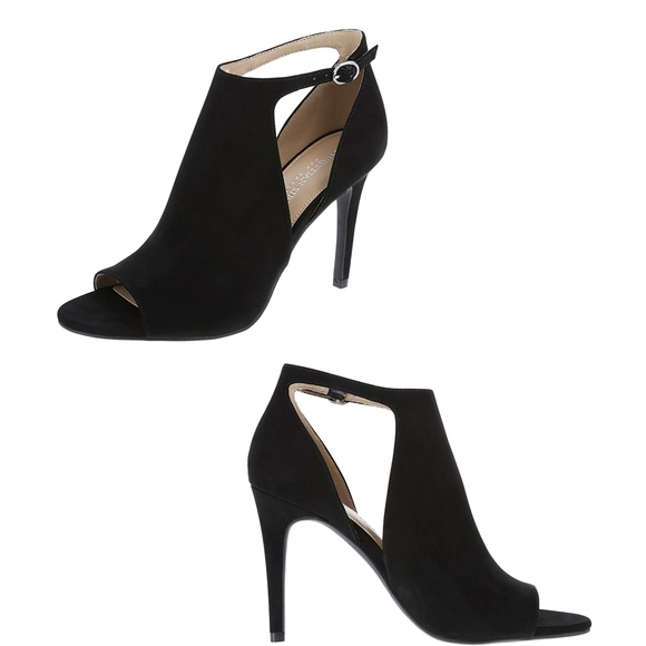 Christian Siriano Ivy Hooded Peep Toe Black Pumps - Picture 3 of 11